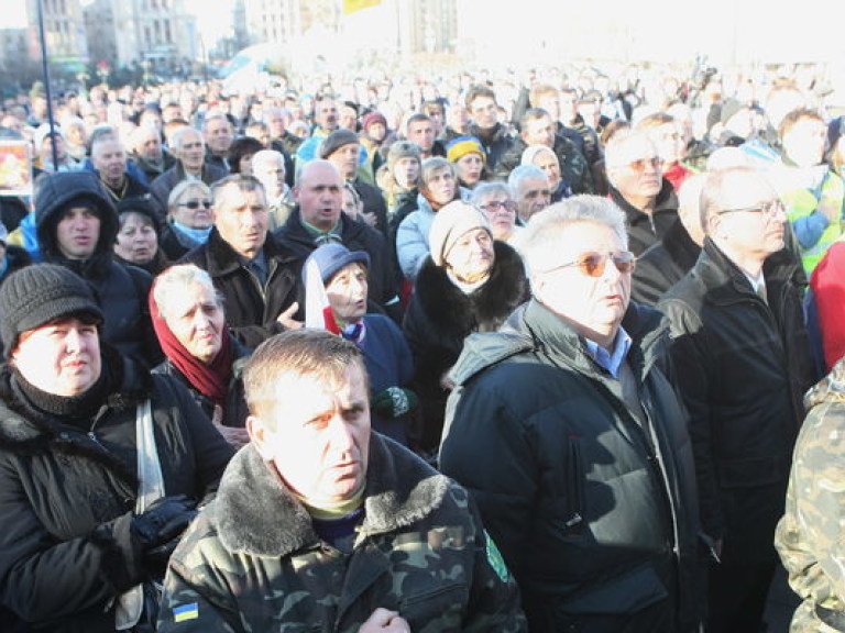 В честь годовщины Майдана в центре столицы уже собралось свыше 1000 человек