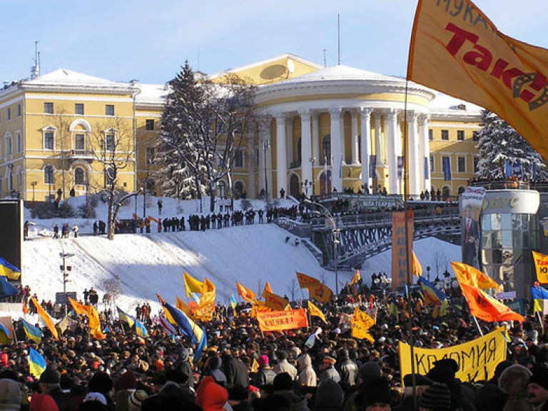 Сегодня в Украине отмечают десятую годовщину Оранжевой революции