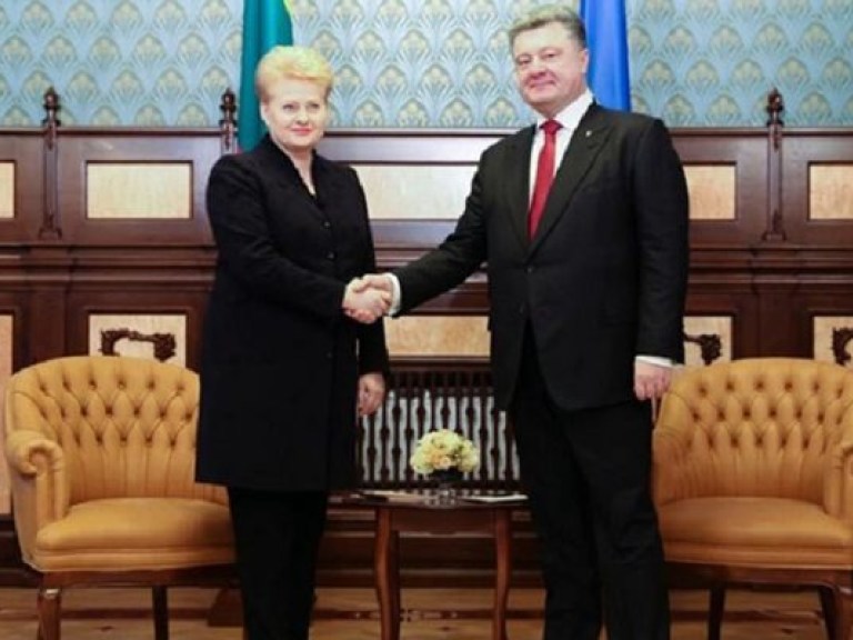 Порошенко и Грибаускайте подписали дорожную карту развития украинско-литовских отношений