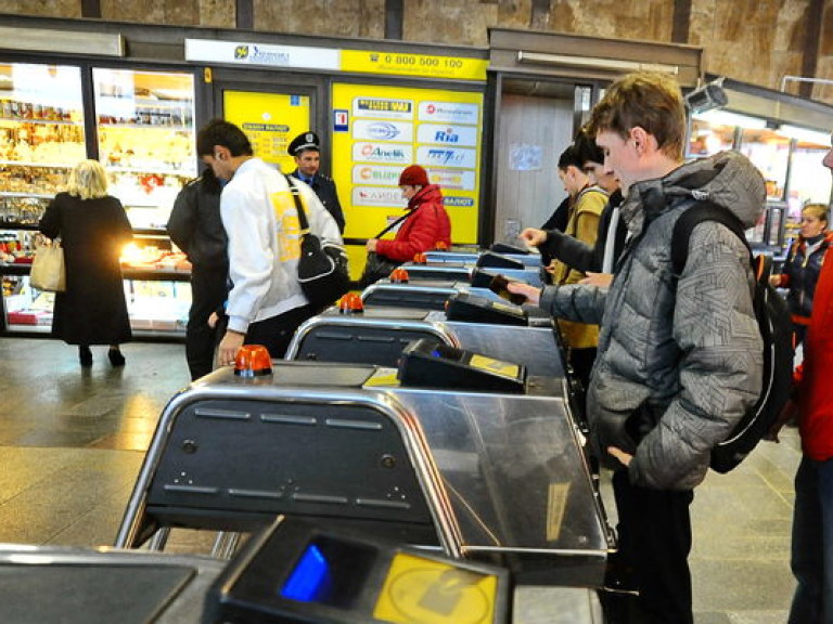 В Киеве снова «заминировали» станции метро «Петровка» и «Майдан Независимости»