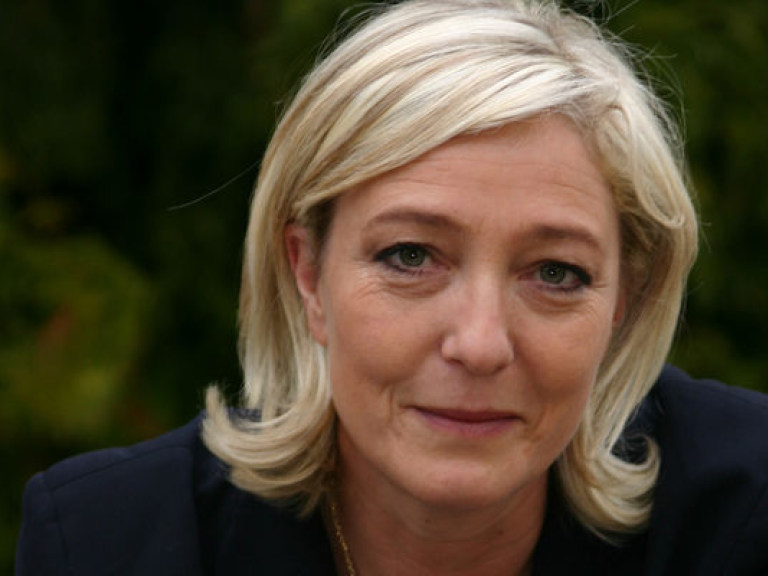 Лидер ультраправых Франции пообещала референдум о выходе страны из ЕС, если ее изберут президентом
