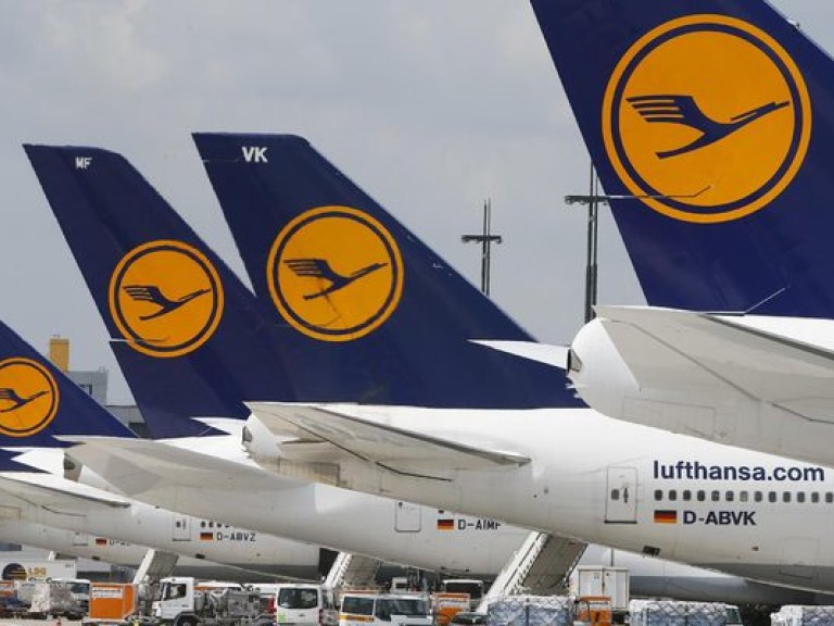 Из-за забастовки пилотов Lufthansa отменила сотни рейсов