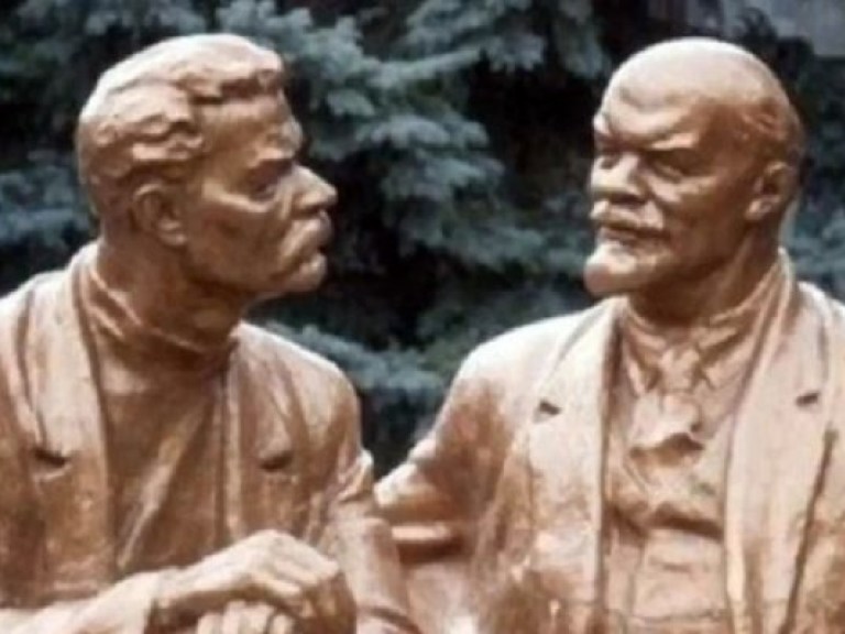 Снова произошёл акт вандализма в отношении памятника Ленину (ВИДЕО)
