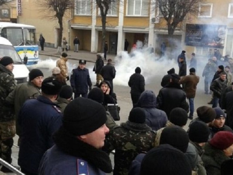 Во время штурма облсовета в Виннице пострадали два человека – СМИ