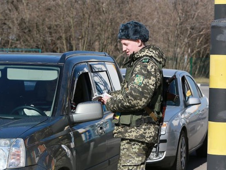 Украинские пограничники не пропустили в страну 14,5 тысяч россиян в 2014 году