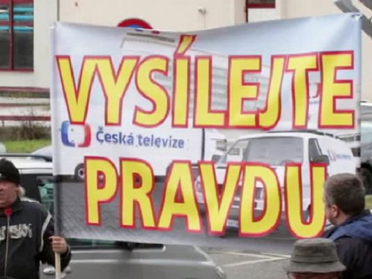 Пражане митинговали против необъективности чешских СМИ (ВИДЕО)