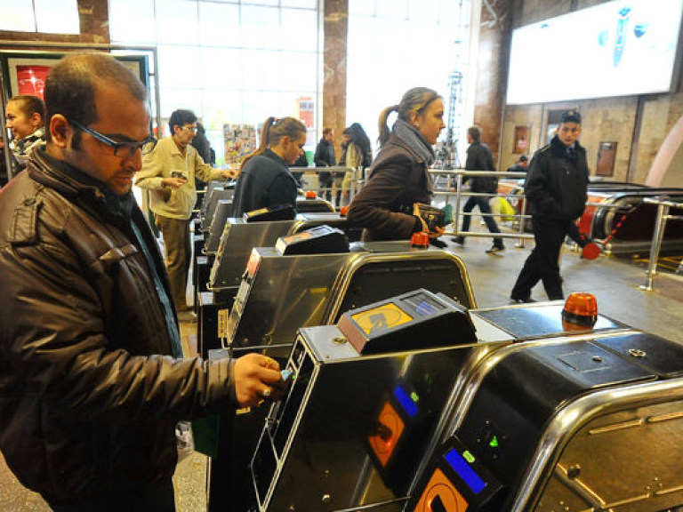 Пластмассовые жетоны в столичном метро перестанут существовать в 2015 году