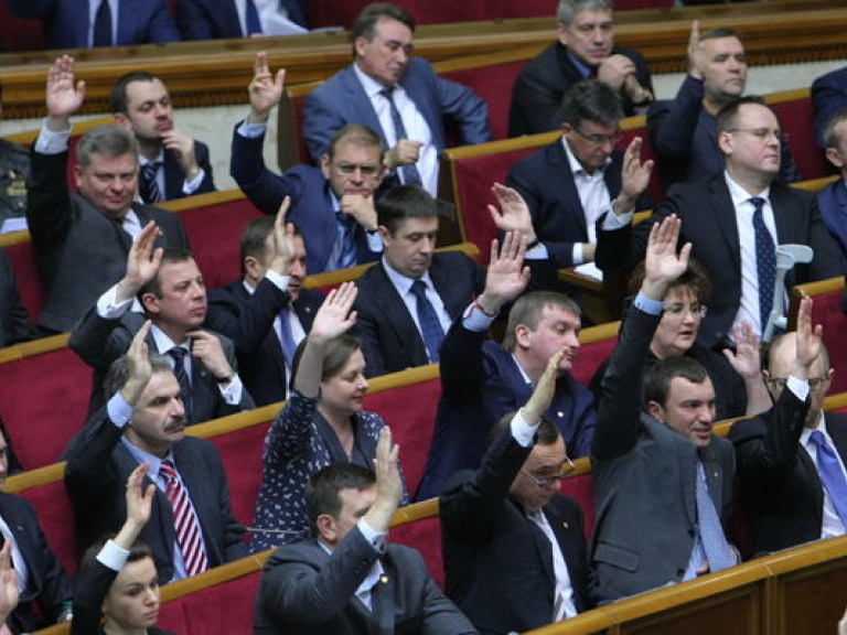 Рассматривать законопроекты депутаты начнут на заседании Рады 12 декабря &#8212; Луценко