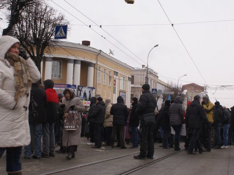 В Виннице задержан участник протестов, уничтоживший портрет Порошенко