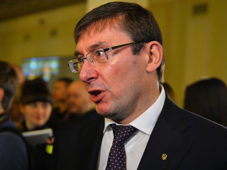 Яценюк сегодня намерен обсудить госбюджет на 2015 год с Луценко