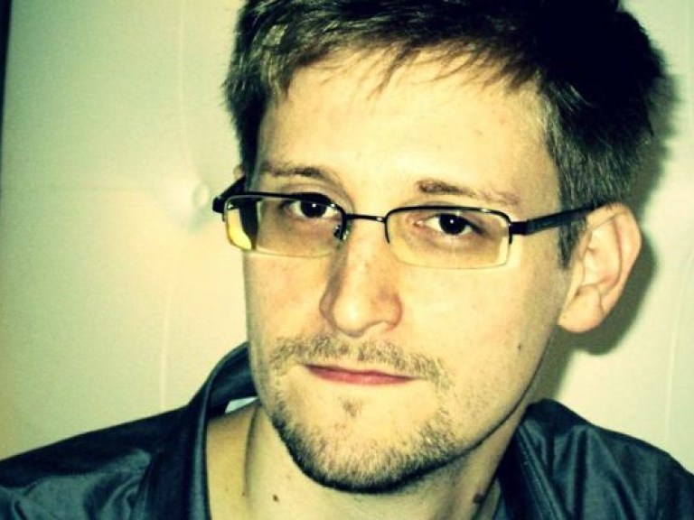Эдвард Сноуден награжден в Германии за разоблачение спецслужб США