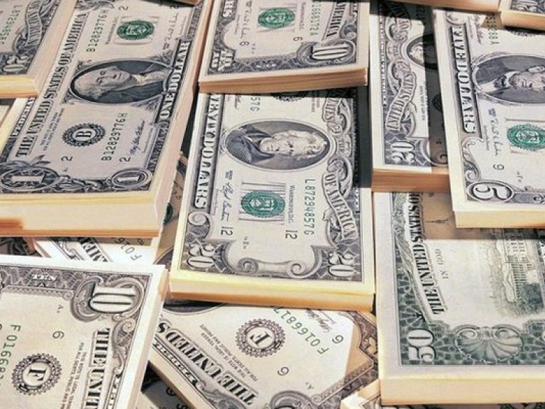 Курс доллара в обменниках снизился на 2 копейки