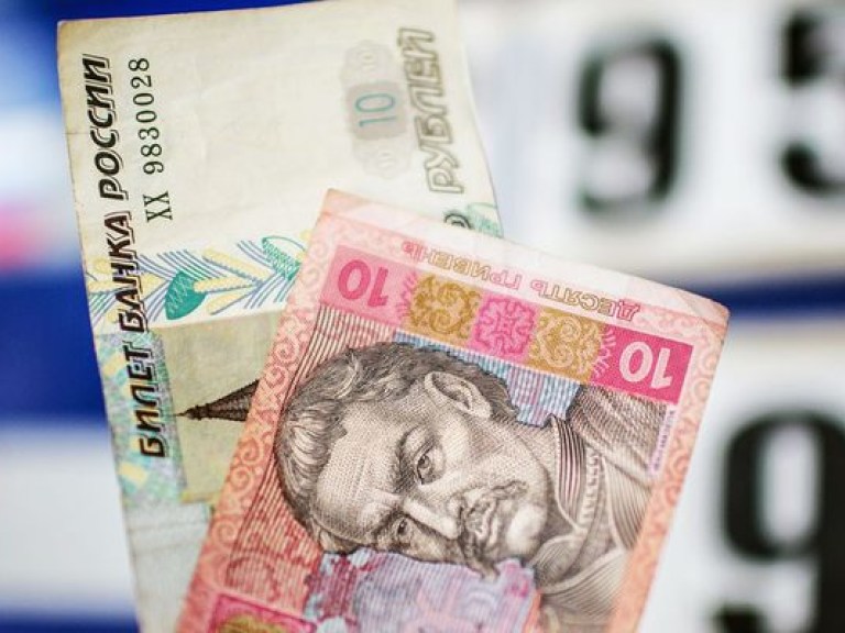Эксперт: Девальвация рубля обесценивает гривну
