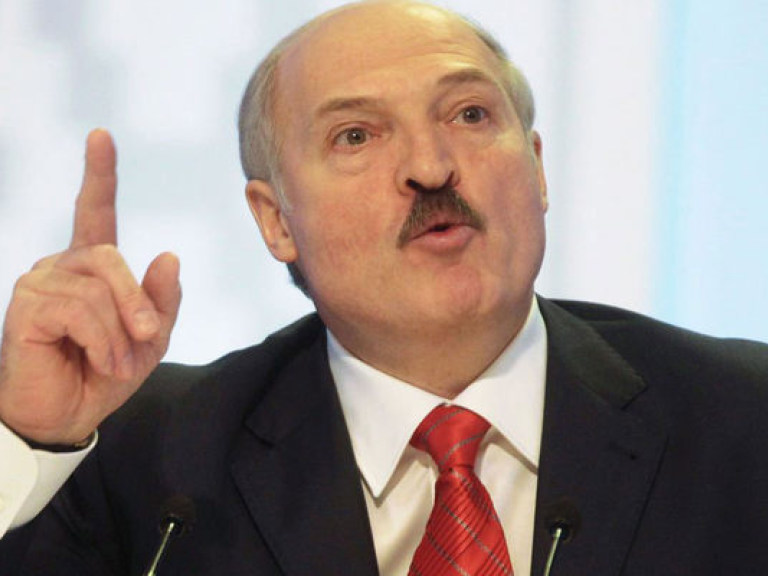 Лукашенко хочет торговать с РФ только в долларах или евро