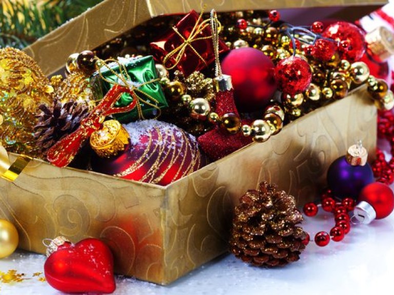 В Киеве показали необычные ёлочные игрушки (ВИДЕО)