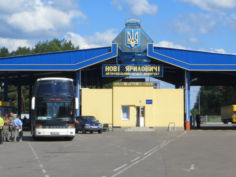 Украинка пыталась ввезти в страну из России четверть миллиона долларов