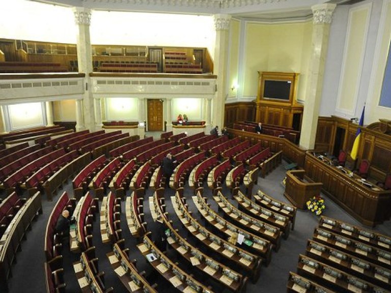 Парламент проведет пленарное заседание и в воскресенье