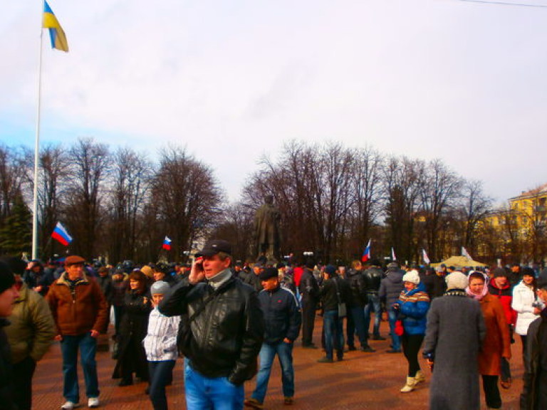 Луганчане вышли на митинг, требуя прекратить экономическую блокаду Донбасса