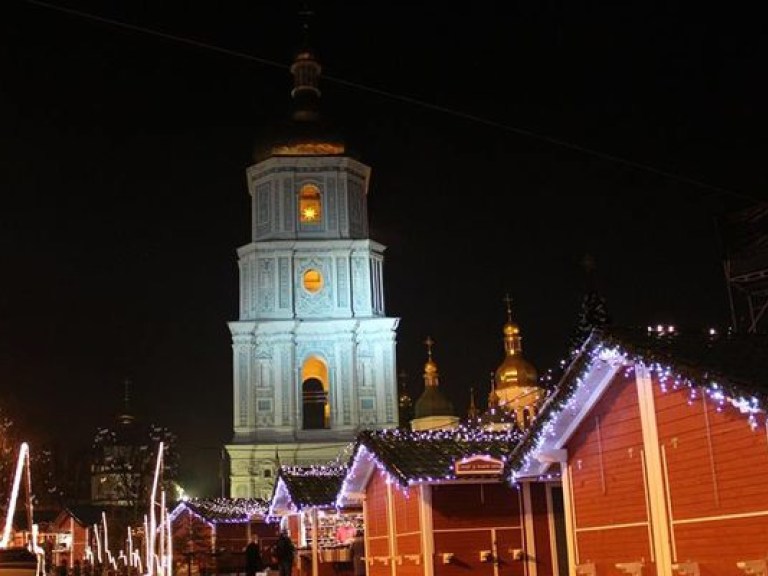 На Софийской колокольне засияла рождественская звезда (ФОТО)