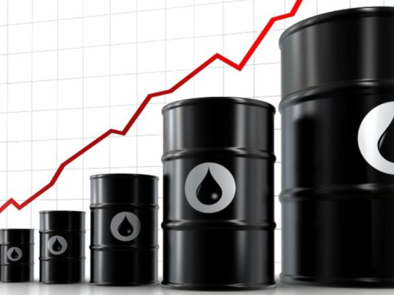 На мировых торгах цены на нефть снова обвалились