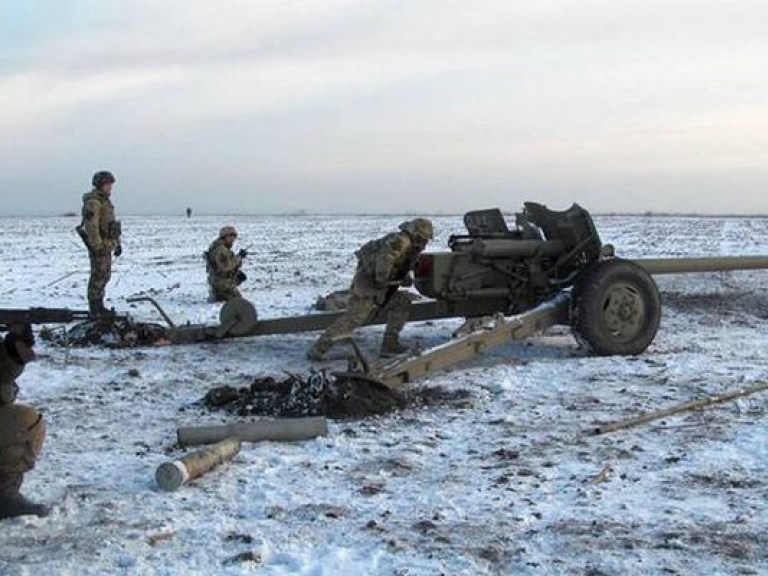 Штаб АТО: позиции украинских военных вновь активно обстреливаются