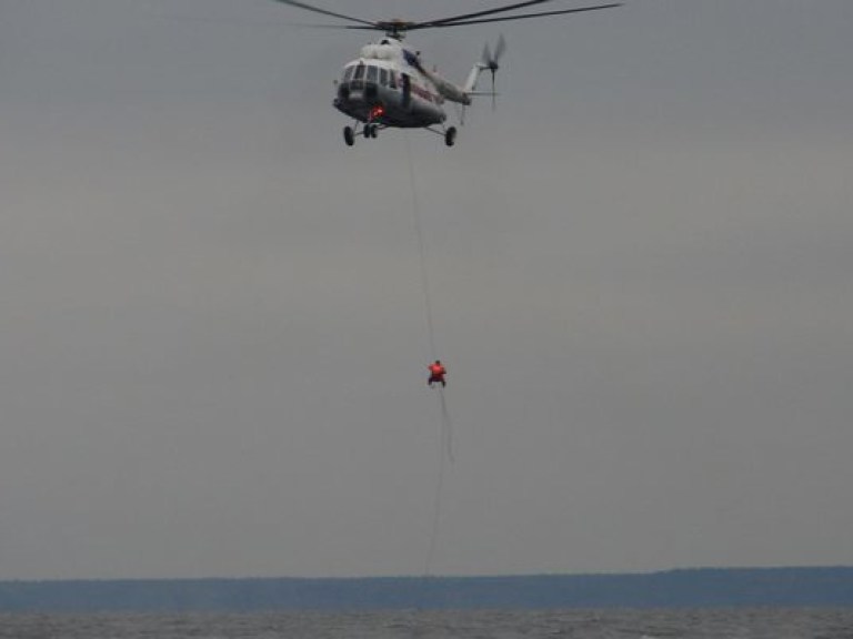 Индонезийские спасатели обнаружили в Яванском море свыше 40 тел пассажиров лайнера AirAsia