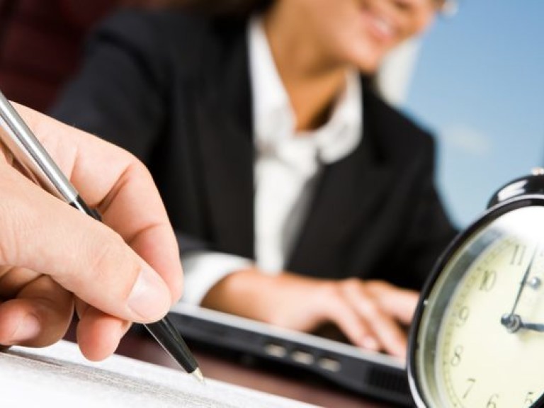 Порошенко подписал закон, определяющий зарплату для бюджетников