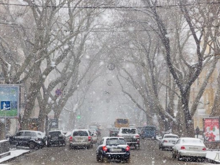 В Одесской области из-за снежных заносов активизировалось мародерство на автодорогах (ВИДЕО)