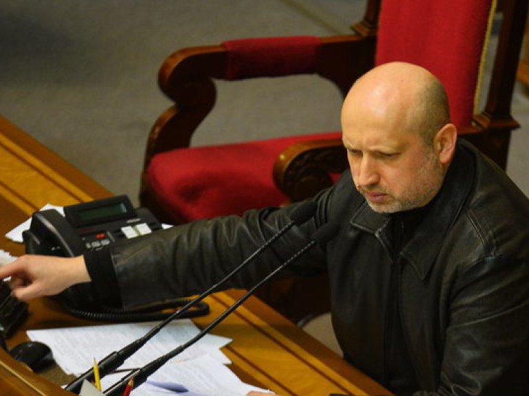 Контроль за передвижением через линию столкновения на Донбассе будет усилен – Турчинов