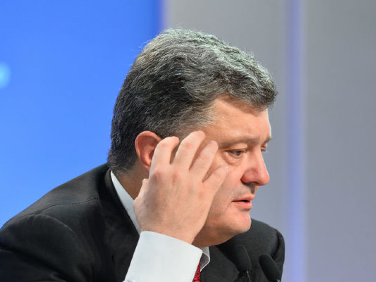 Эксперт: Проводя совещания с силовиками, Порошенко напоминает всем, кто в Украине главный