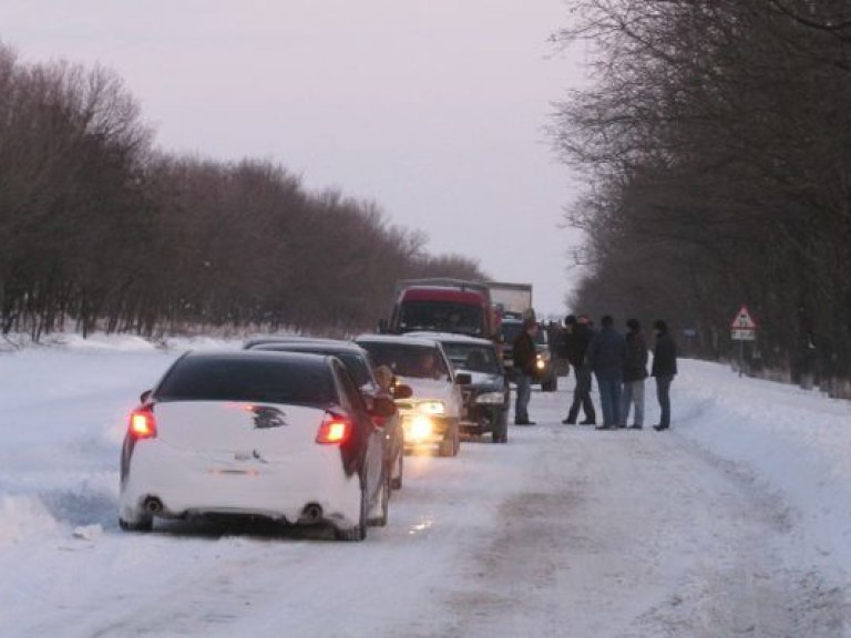 В Одесской области из снежного плена освобожден туристический автобус из Болгарии