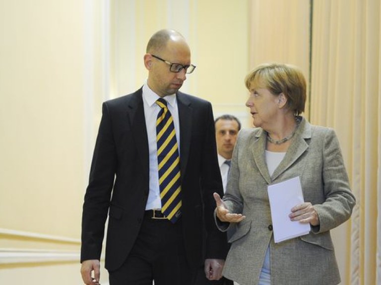 Правозащитники из HRW призвали Меркель надавить на Яценюка из-за АТО