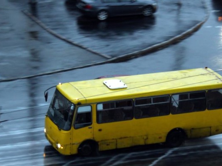 В зоне АТО приостановлены автомобильные перевозки