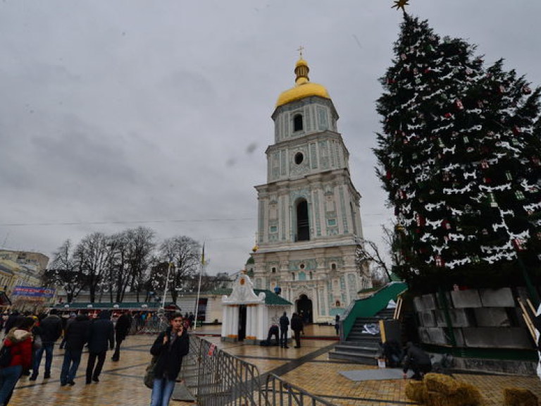 На Софийской площади киевлянам показывают вертеп и катают на лошадях