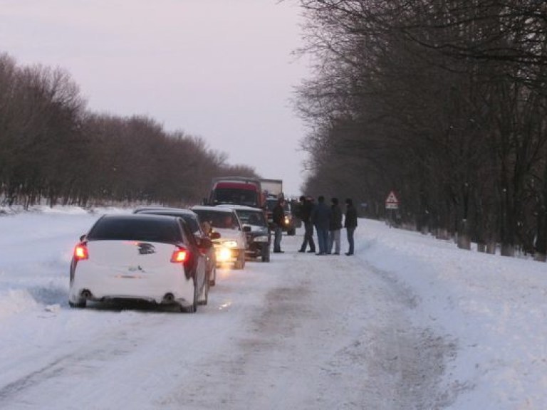 Из-за непогоды на некоторых автодорогах Одесской области ограничено движение