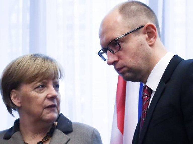 В Берлине началась встреча Яценюка и Меркель