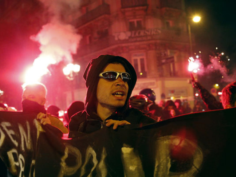 Во Франции тысячи граждан снова вышли на акции протеста