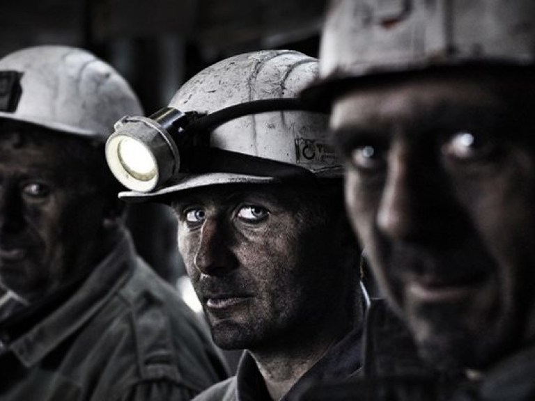 В Донецке из-за обстрела обесточена шахта Засядько: под землей остались 364 горняка