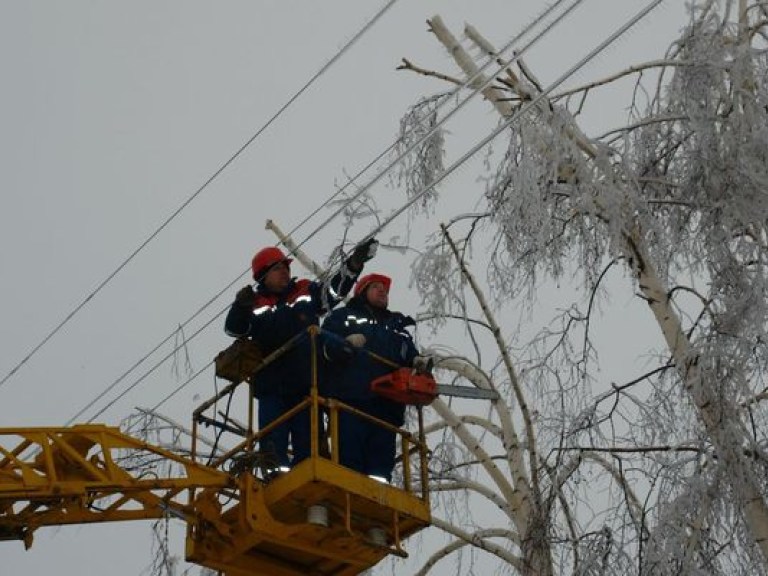 В Украине из-за сильного ветра обесточены 32 населенных пункта