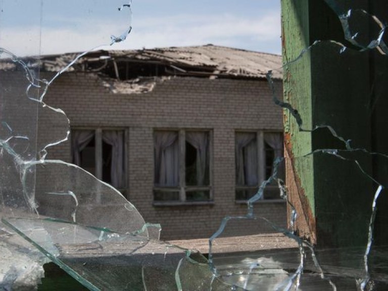 В Донецке из-за обстрела один человек ранен, разрушены жилые дома