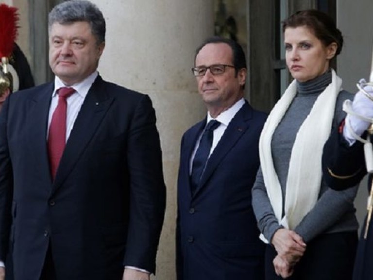 Во время визита в Париж Порошенко обсудил с Олландом и Меркель подготовку саммита в Астане