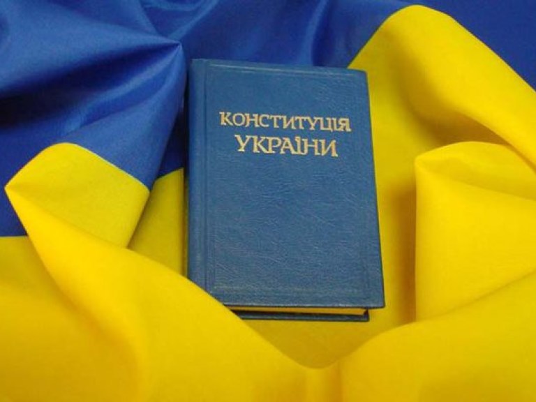 Эксперт: Для успешной судебной реформы достаточно слегка изменить текст Конституции