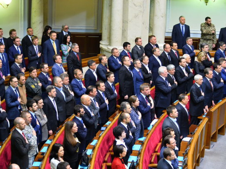 Депутаты почтили память погибших под Волновахой минутой молчания