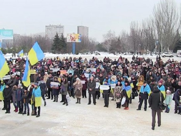 Жители Мариуполя вышли на митинг в память о погибших на Донбассе (ФОТО)