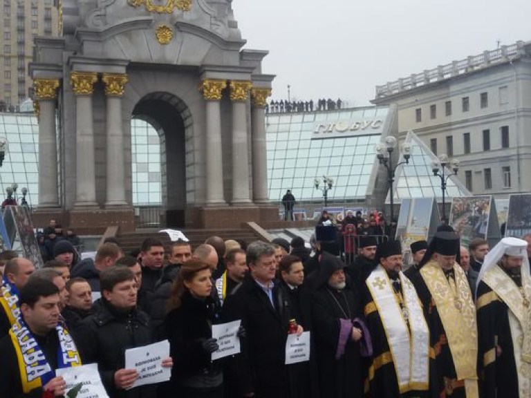 В Киеве проходит митинг в память о погибших под Волновахой (ФОТО)