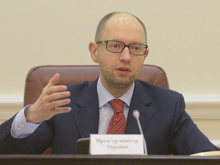 Яценюк потребовал от Минэнерго отчитаться за признание Крыма российским в контракте о поставках электричества