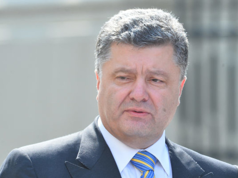 Порошенко на совещании с силовиками пообещал дать врагу &#171;по зубам&#187;