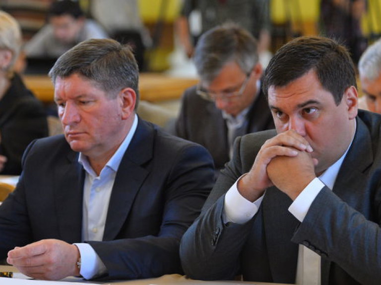 Киевсовет приняли кодекс этики столичных депутатов: теперь им запрещено ругаться и драться