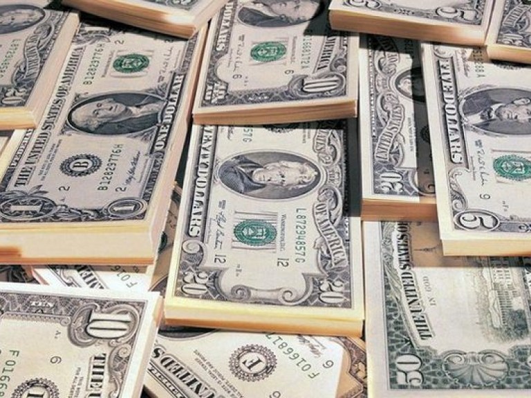 Нацбанк понизил курс доллара до 15,76 гривны