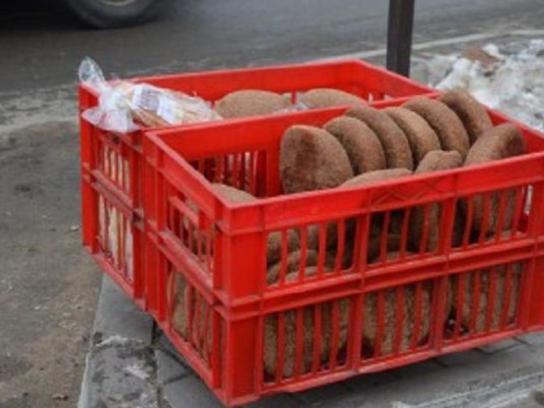 В обстрелянном микрорайоне Мариуполя можно купить только хлеб